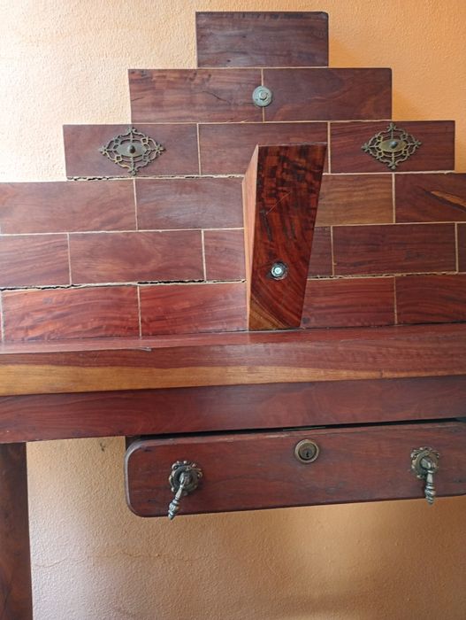 Móvel em madeira envernizada para hall de entrada marquise ou outro.largura 120cm altura até ao tampo 90cm erfundidade 25cm
