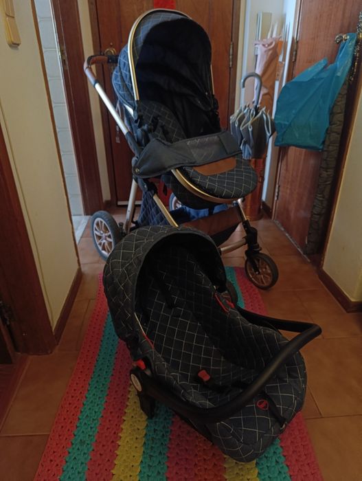 Carrinho que transforma em alcofa + ovo