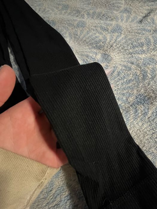 Чорна кофтинка жіноча