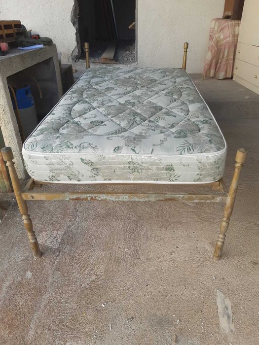Cama de Solteiro em ferro