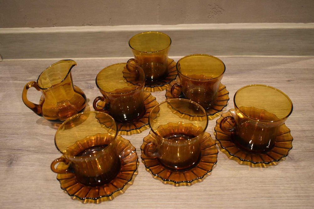 6 szklaneczek i mlecznik/dzbanuszek