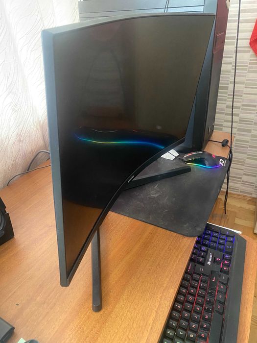 Komputer stacjonarny gamingowy wraz z monitorem Samsung Odyssey G5 27"