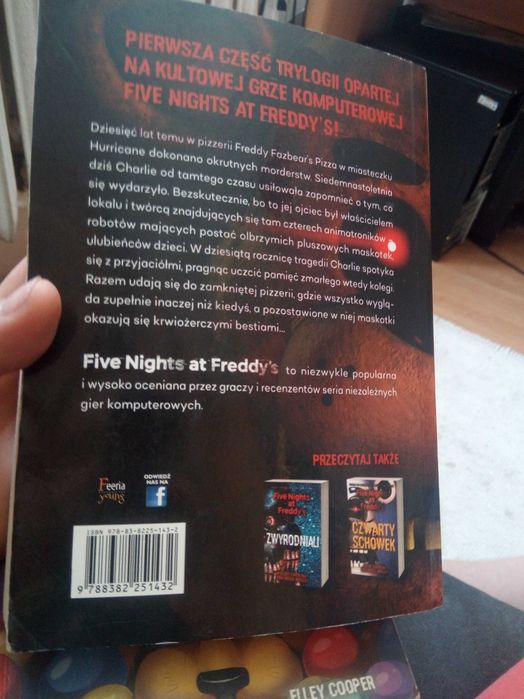 FNaF srebrne oczy