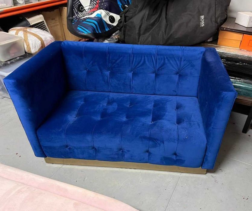 Sofá 2 Lugares Veludo Azul + Base Dourada — Porto