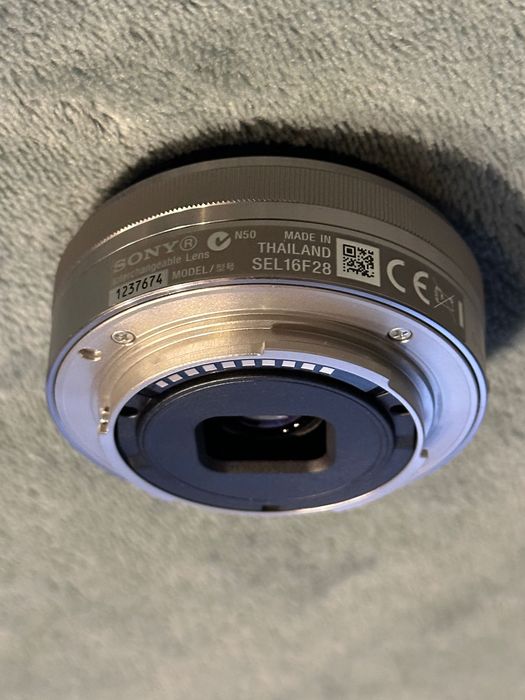 Obiektyw Sony SEL16F28