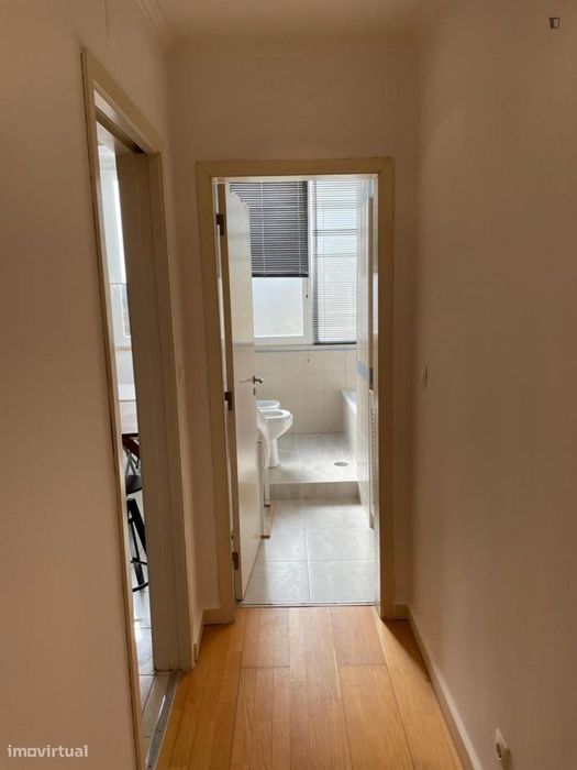 Quarto - localizado em Intendente Lisbon