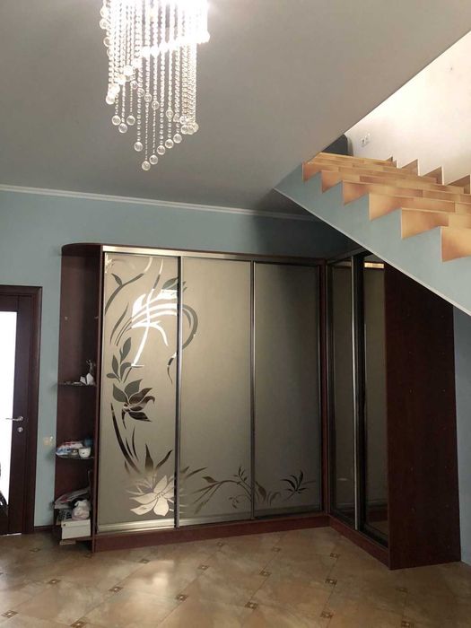 Продам 2-поверховий будинок 5 кімн. з капремонтом, вул. Ріхтера