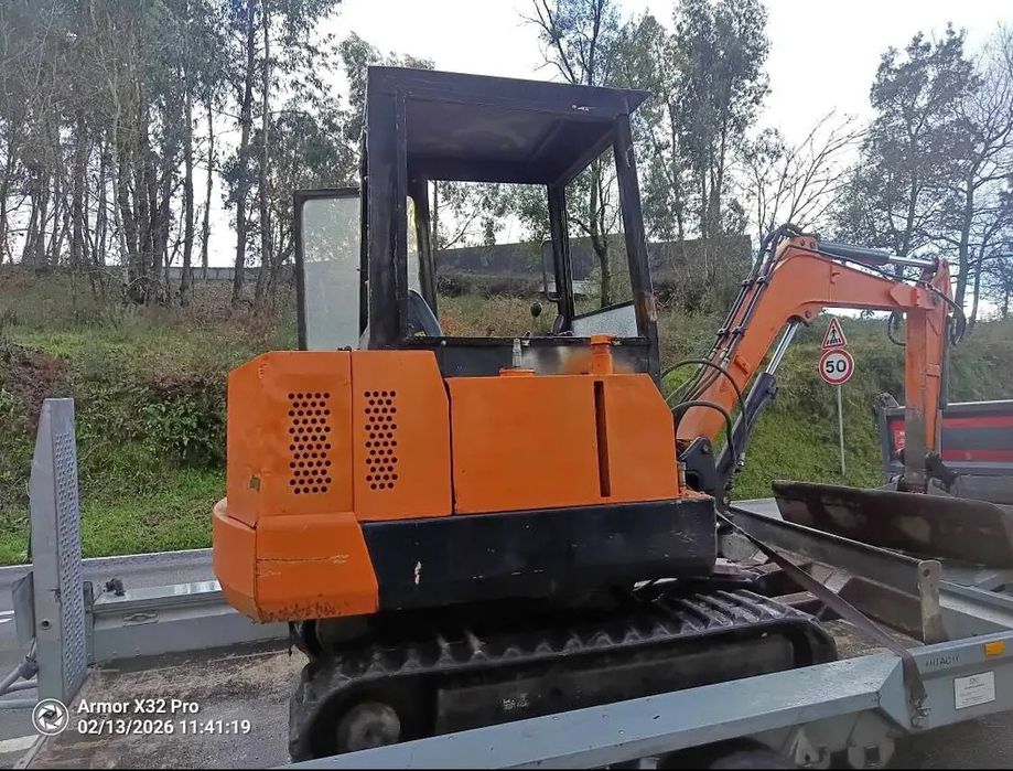 Mini giratória Bobcat 2.5ton