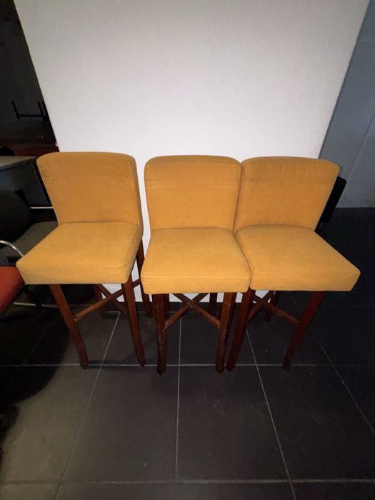 Cadeiras amarelas