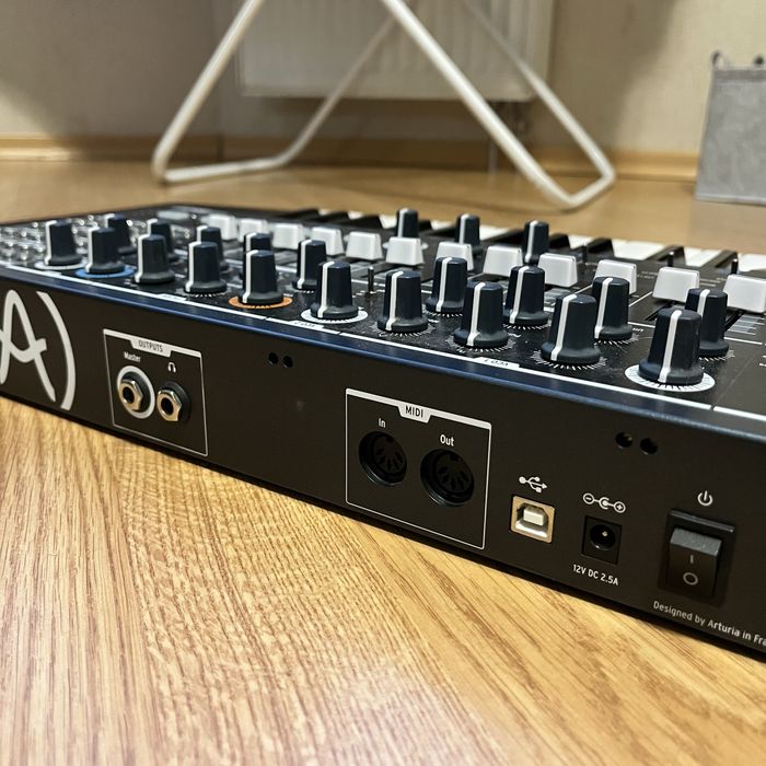 Arturia minibrute 2 аналоговий синтезатор