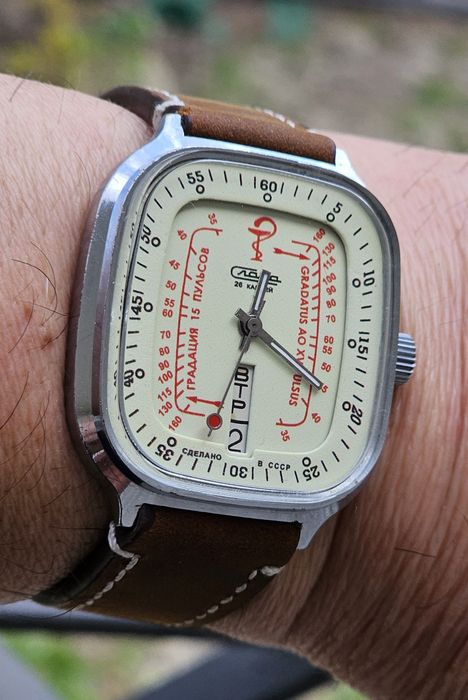 Zegarek Vintage Slava lodowka medyczna piękny