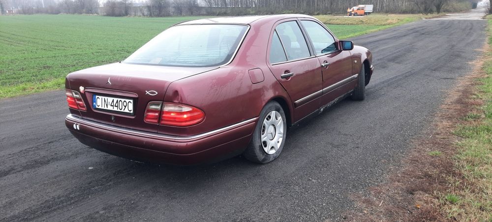 Mercedes E klasa 2.0 136 km z gazem!!!