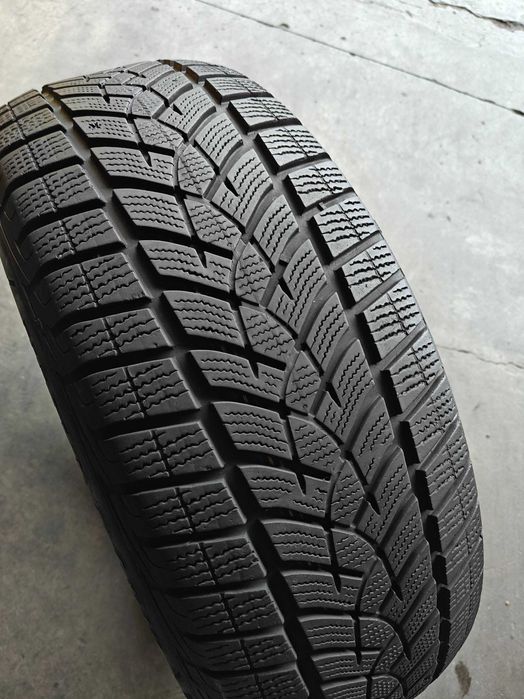 R17 225 60 шини зимові Goodyear Ultra Grip Performance хороший стан Німеччина