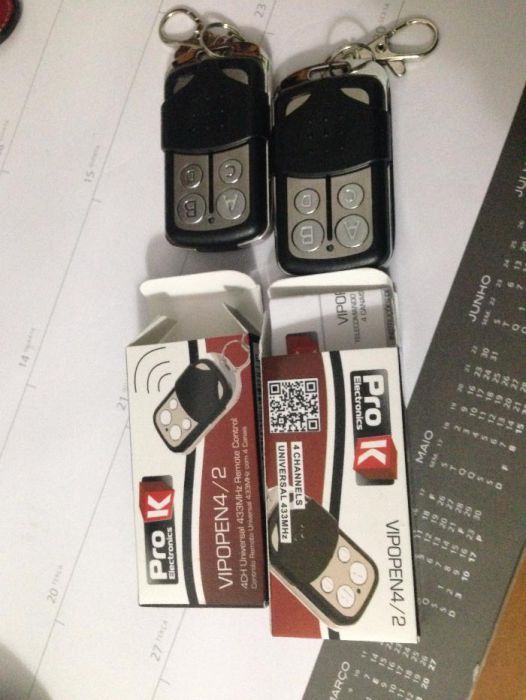 4-Channel Door/Gate Remote Controls, Suitable for 2 Doors/Gates64750959021569123