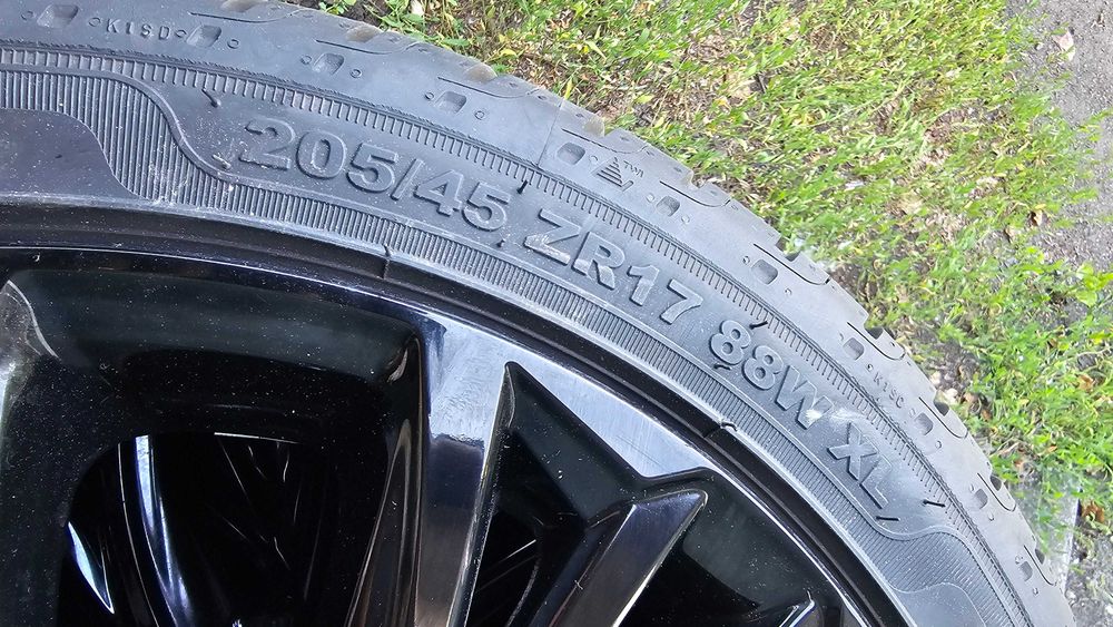 17" Toyota Yaris IV / Mazda 2 - 5x100 - 6,5J - ET50 - 205/45/17