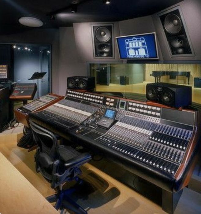 Montagem e reparação equipamento para estúdio, audito e vídeos.