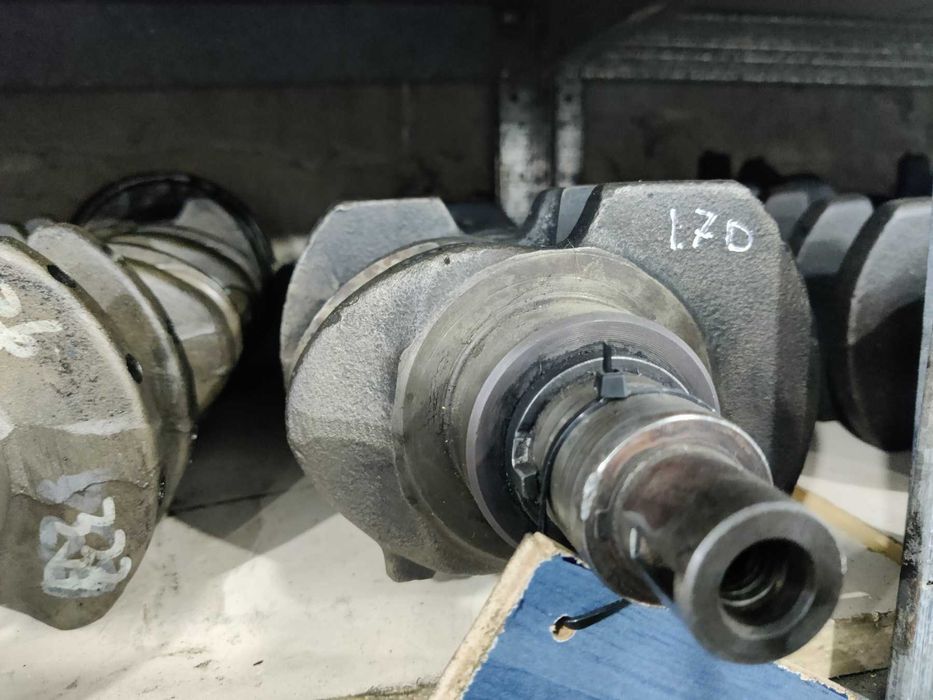 Коленвал двигателя Opel 1.7D stD