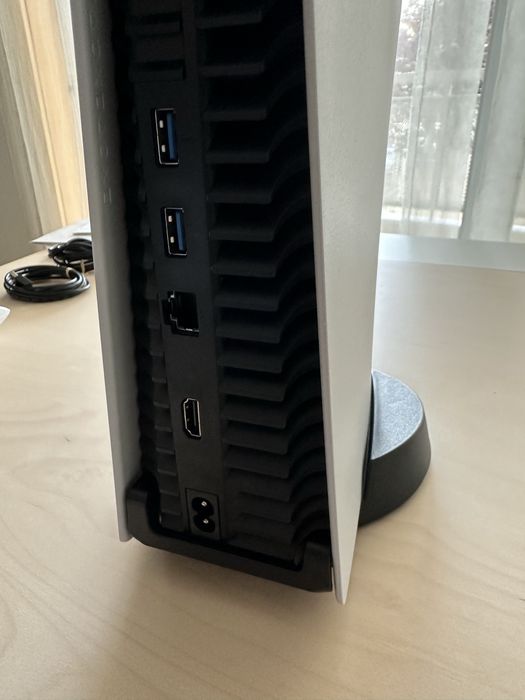 Consola Playstation 5, 825 GB,  Branca, 1 Comando, com caixa.
