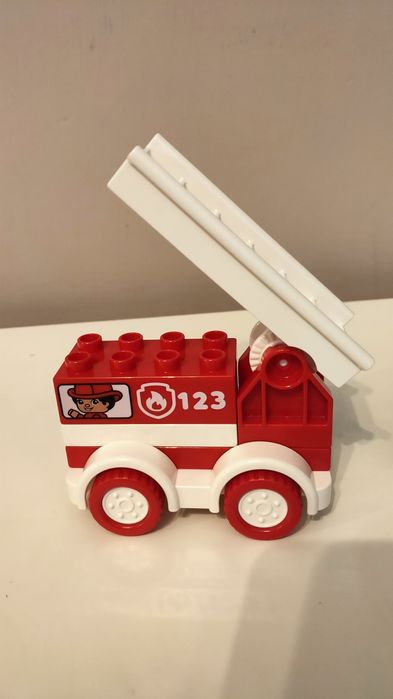 LEGO Duplo holownik 10918 i wóz strażacki 10917