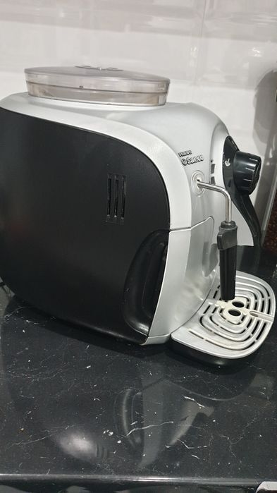 Ciśnieniowy ekspres do kawy ziarnistej Saeco Philips Xsmall HD8745