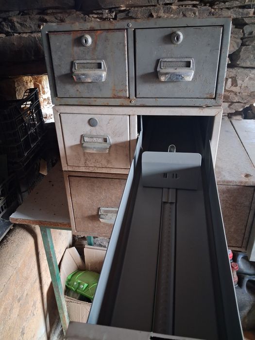 Armários  de escritório em metal