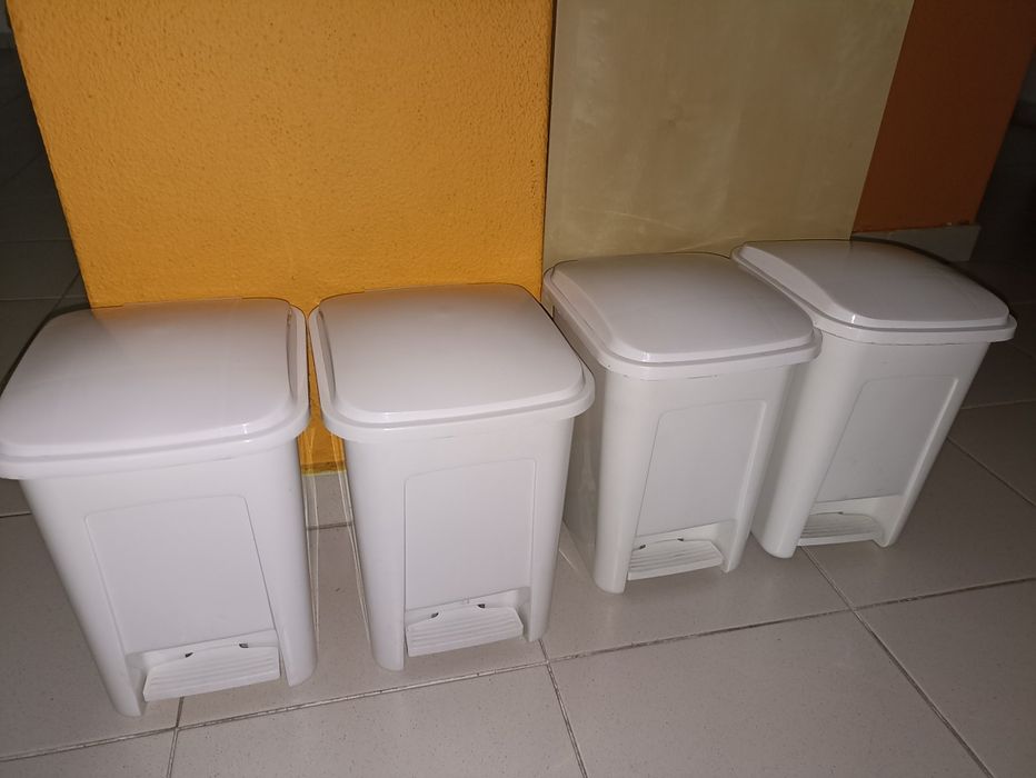 Baldes do lixo pequenos