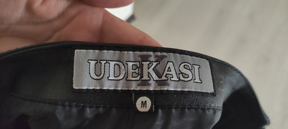Стильная кожаная юбка