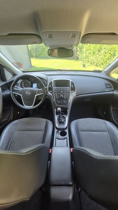 Opel Astra j 1.4 turbo 2010/11 r. Super stan
