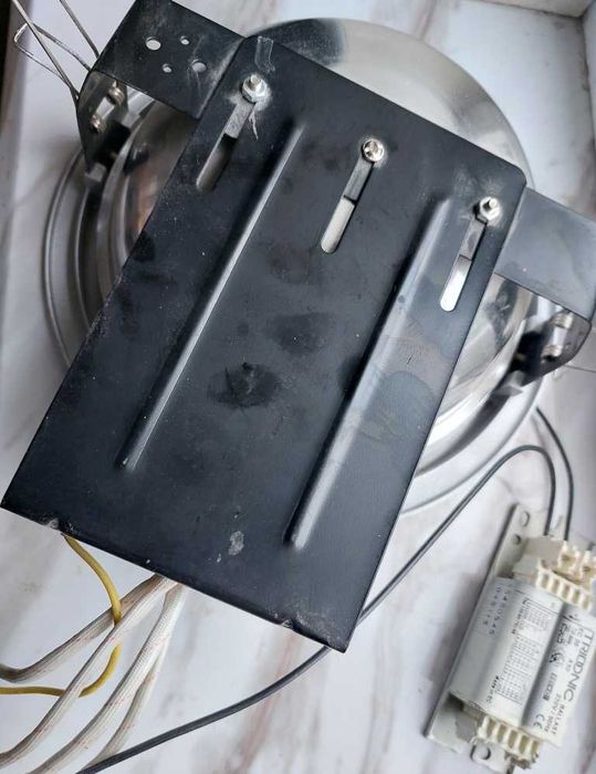 Светильник встраиваемый,круглый,металлический