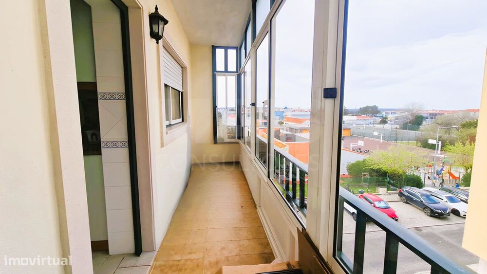 Apartamento T2, com elevador e estacionamento - Caldas da Rainha