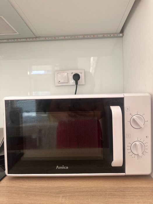 Mikrofala Amica AMMF20M1W (20 l, 700 W)