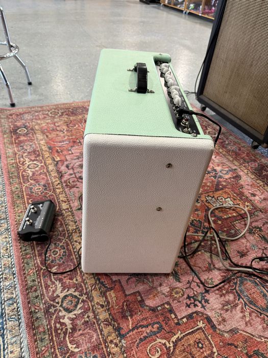 Amplificador guitarra Fender Hot Rod Deluxe 40w 12” Surf Green