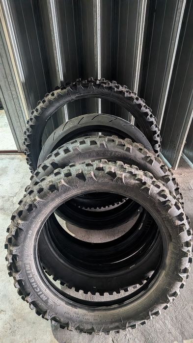 Pneus enduro e estrada