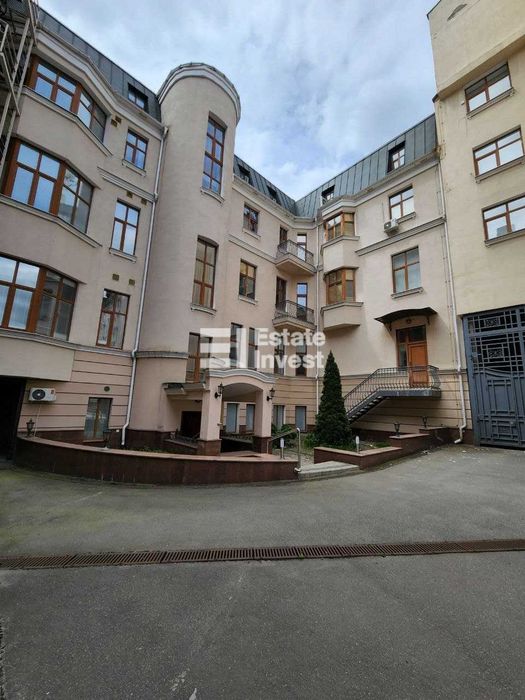 Продам ОСЗ в самом центре города по адресу: ул. Ярослава Мудрого, 23.