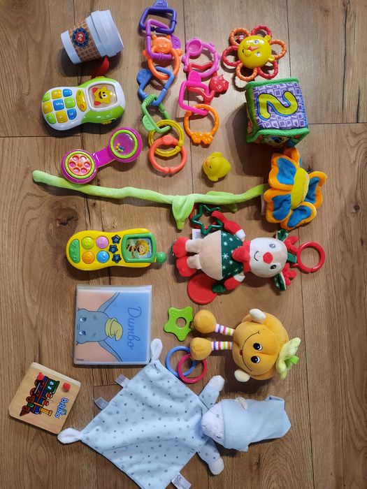 zestaw zabawek dla niemowlaka