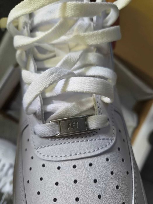 Nowe buty Nike Air Force 1 '07 Białe rozmiar 43