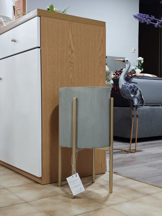 Floreira Cinza Pé dourada