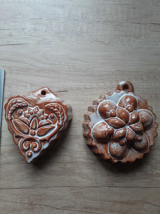 Dwie ceramiczne foremki
