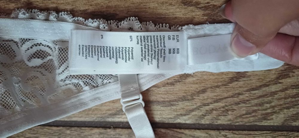 Biały biustonosz BodyFlirt r. 80 B