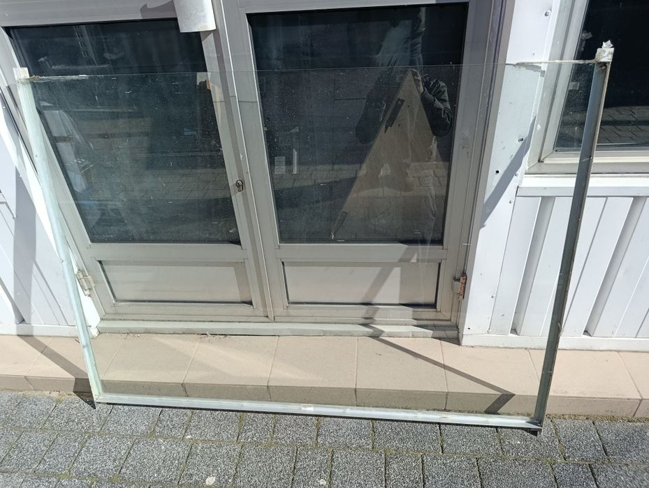 Szyba hartowaną 152cm 108cm