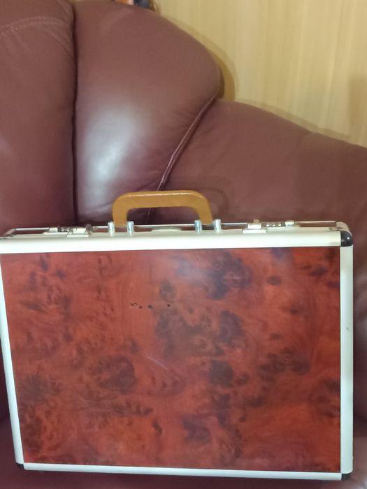 Дипломат с кодовым замком