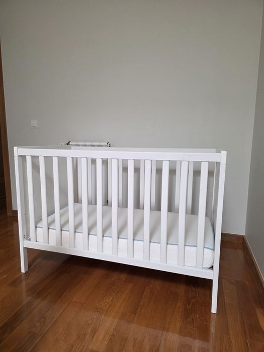 Berço de bebé + colchão ortopédico