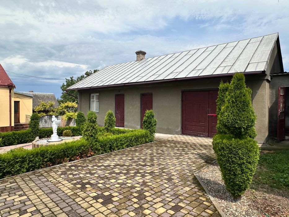 2 будинки+виробниче двоповерхове приміщення на території