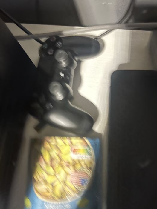 Konsola ps 4 z padem i przewodem hdmi