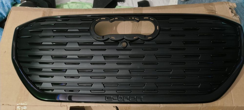 Grade frontal Audi Q4 Etron /original