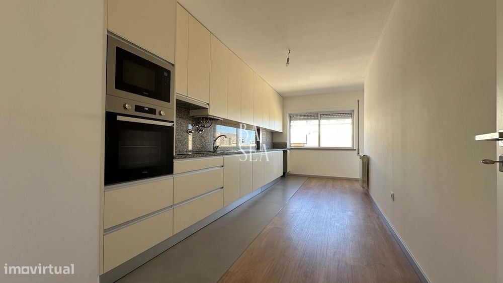 Apartamento T3 totalmente remodelado em Lamaçães Braga