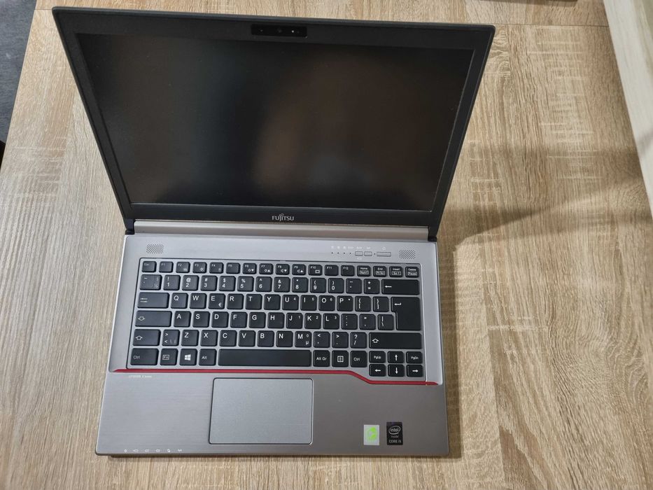 Biznesowy laptop Fujitsu E744
