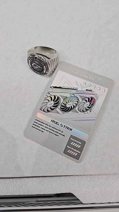 Placa gráfica Asus ROG Strix RTX 3090 White - Edição limitada