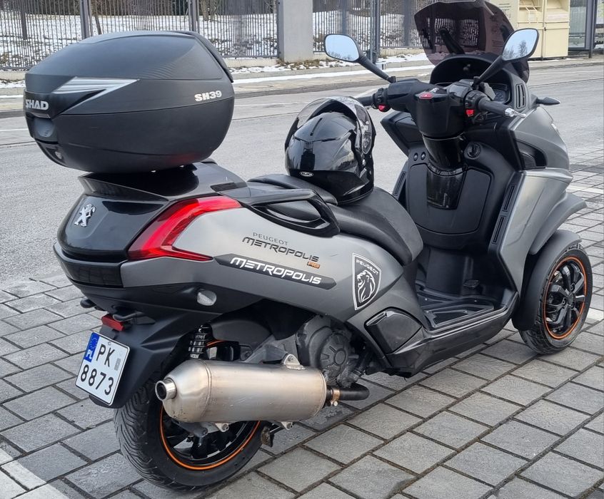 Peugeot Metropolis 400 piaggio mp3 500 yamaha tricity 300