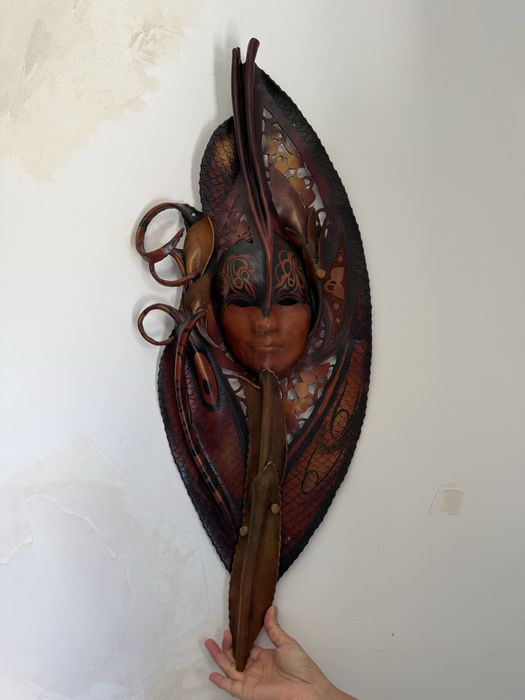 Máscara de Couro Esculpida Ostroff-DeLillo - Original Argentina